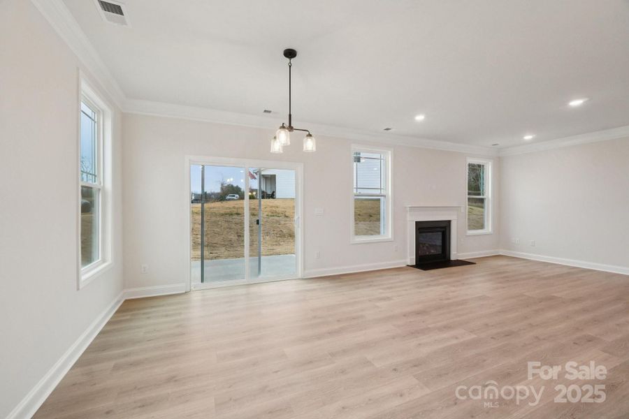 Spacious, unfurnished interior of a new home in Sylvan Creek, Denver (Image 16).