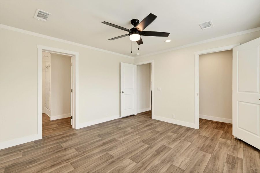 Spacious, unfurnished interior of a new home in , Brenham (Image 18).