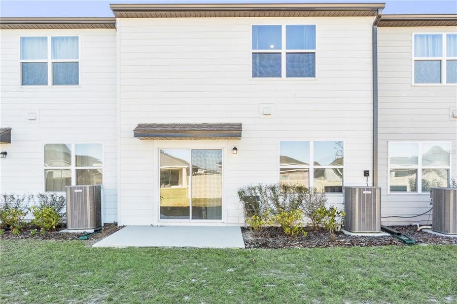 Exterior details and patio area of a home in , St. Cloud (Image 3).