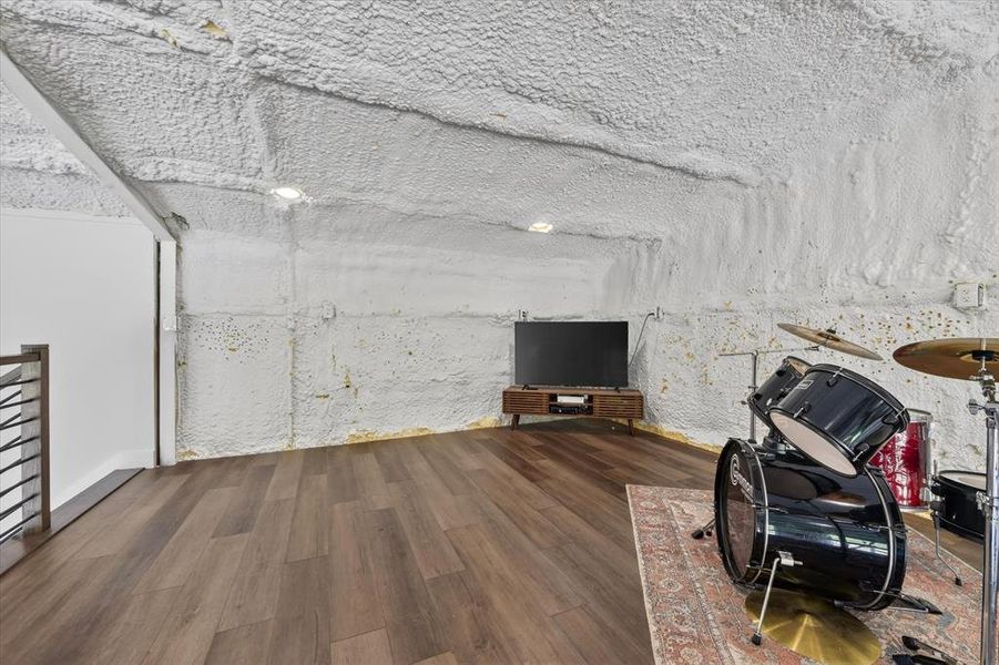 Spacious, unfurnished interior of a new home in , Ponder (Image 19).