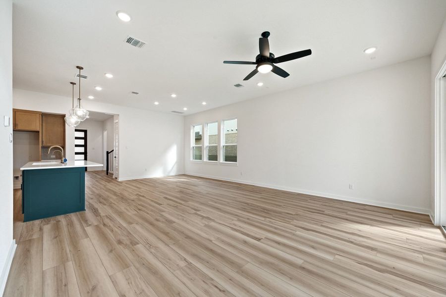 Spacious, unfurnished interior of a new home in Wolf Ranch, Georgetown (Image 21).