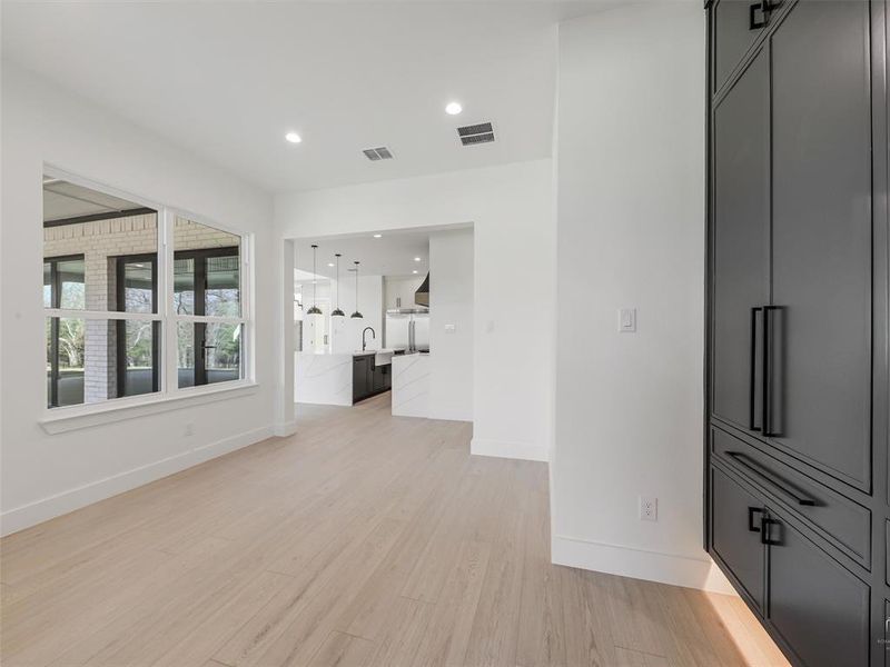 Spacious, unfurnished interior of a new home in , Gunter (Image 24).