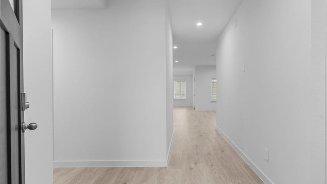 Spacious, unfurnished interior of a new home in Tamarron, Fulshear (Image 10).