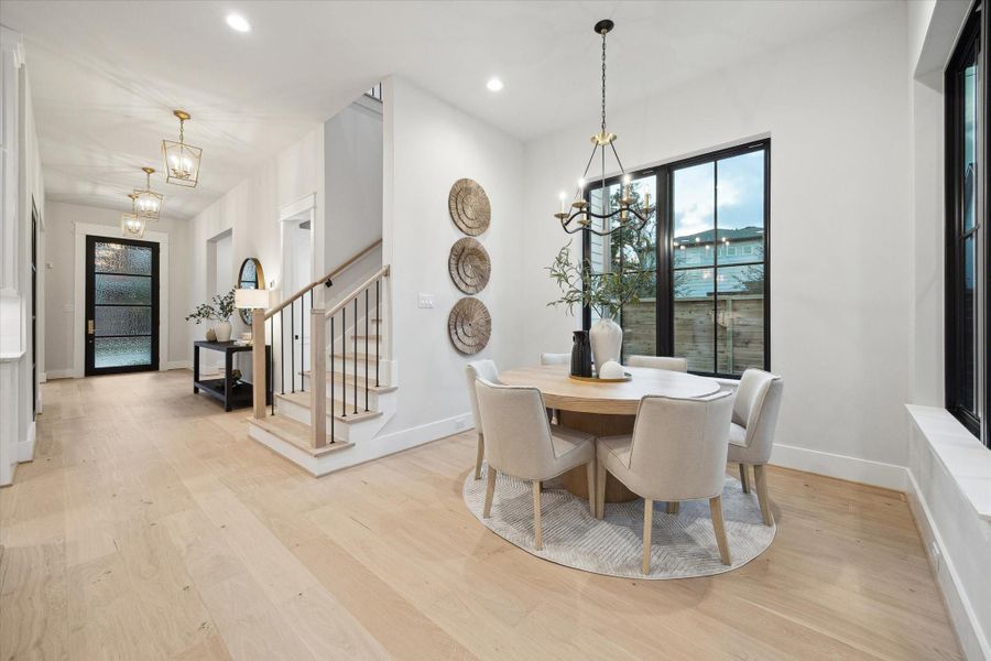 Breakfast area just off of the kitchen.