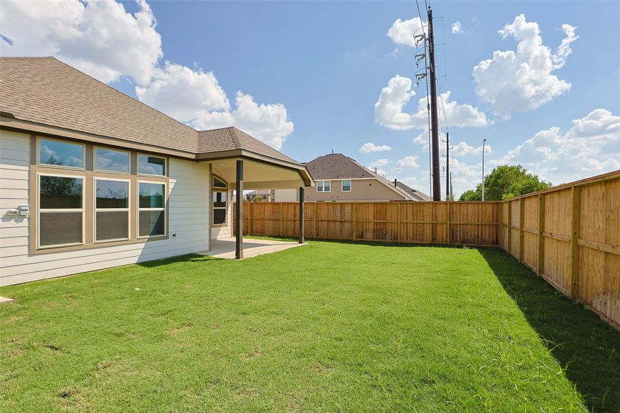 Exterior details and patio area of a home in Oakwood Estates, Waller (Image 17).