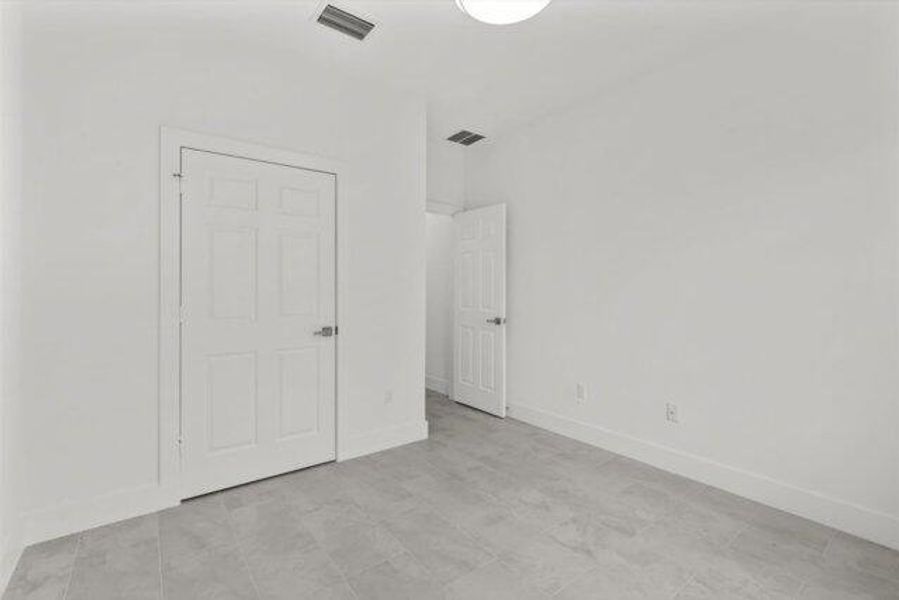 Spacious, unfurnished interior of a new home in , Vero Beach (Image 20).