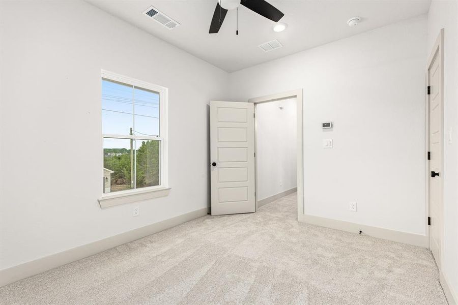 Spacious, unfurnished interior of a new home in Canyon Creek, Granbury (Image 22).