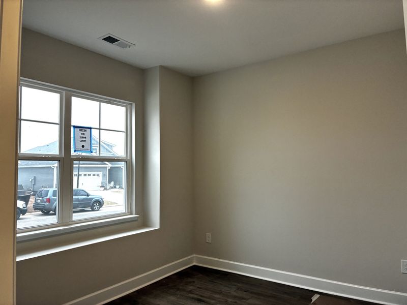 Spacious, unfurnished interior of a new home in Holly Ridge, Greenville (Image 10).