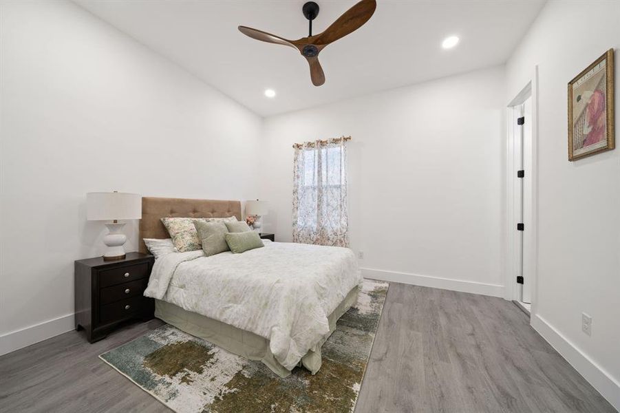 Furnished interior view inside a new home in , Dallas (Image 30).