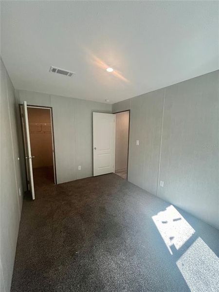 Spacious, unfurnished interior of a new home in , Florahome (Image 15).