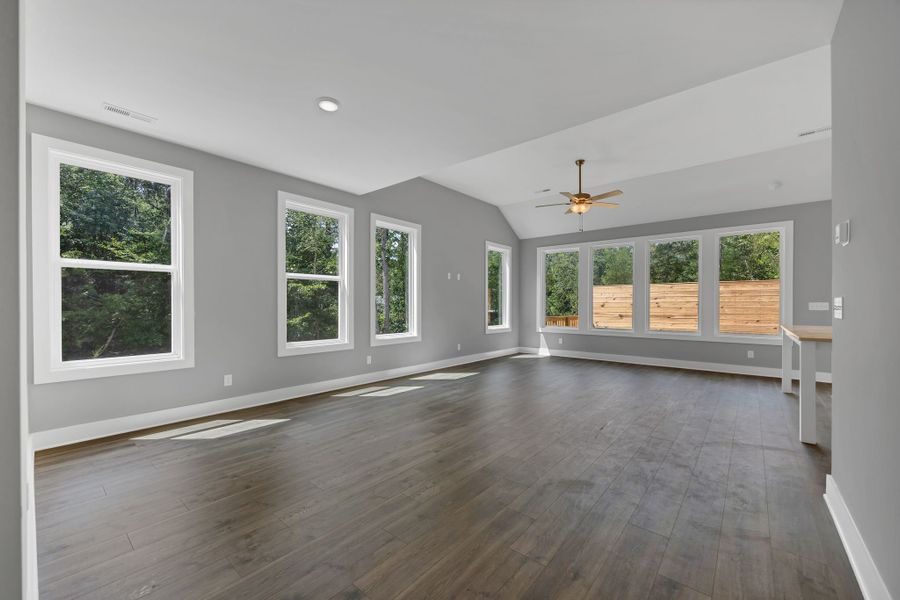 Spacious, unfurnished interior of a new home in Givens Park, Chattanooga (Image 21).