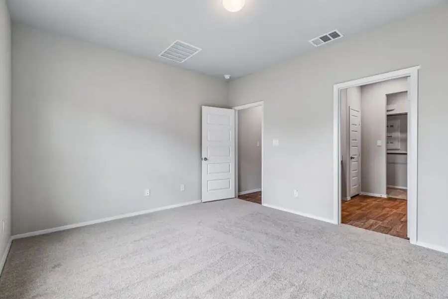 Spacious, unfurnished interior of a new home in Edgebrooke, Pflugerville (Image 18).