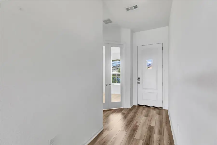 Spacious, unfurnished interior of a new home in , Tomball (Image 34). Spacious, unfurnished interior of a new home in , Tomball (Image 34).
