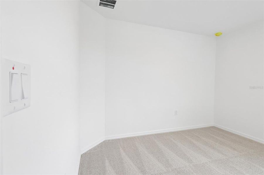 Spacious, unfurnished interior of a new home in Eagletail Landings, Howey-in-the-Hills (Image 30).