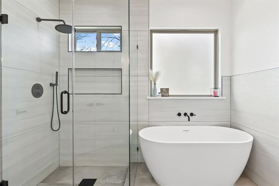 Furnished interior view inside a new home in , Quinlan (Image 14).