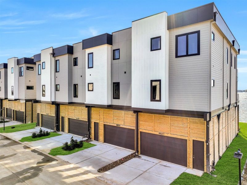 Image 43 of a home in Lago Pointe.