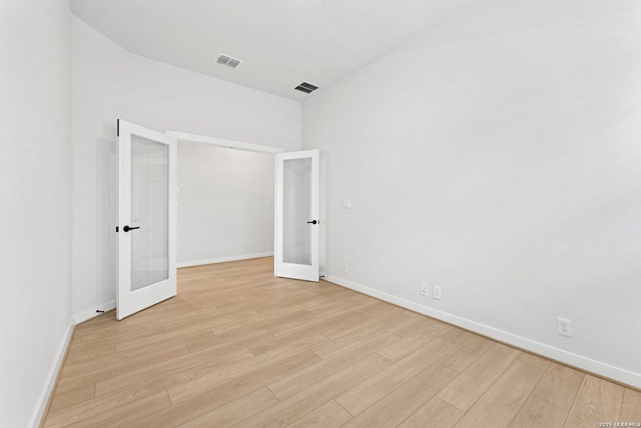 Spacious, unfurnished interior of a new home in , New Braunfels (Image 5).