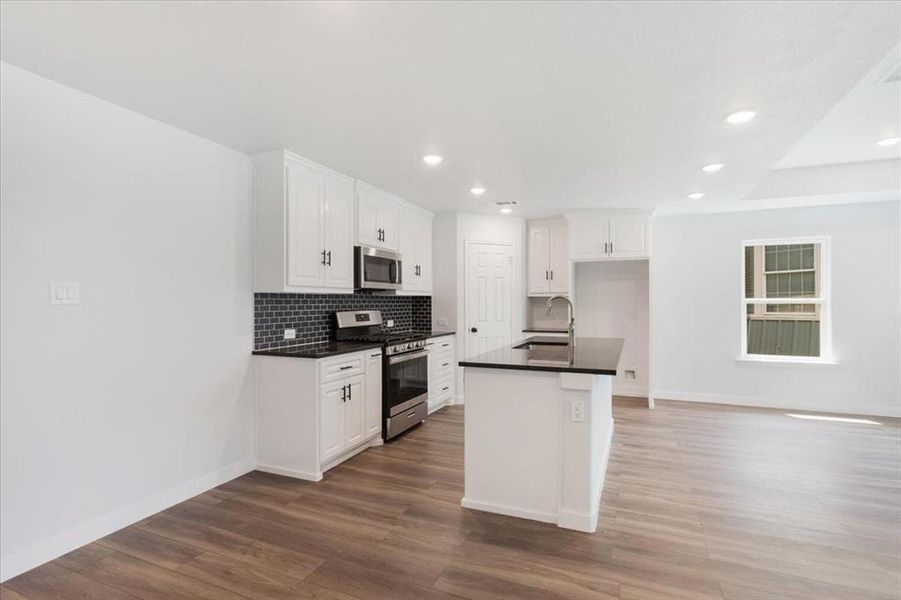 Furnished interior view inside a new home in , Sherman (Image 7).