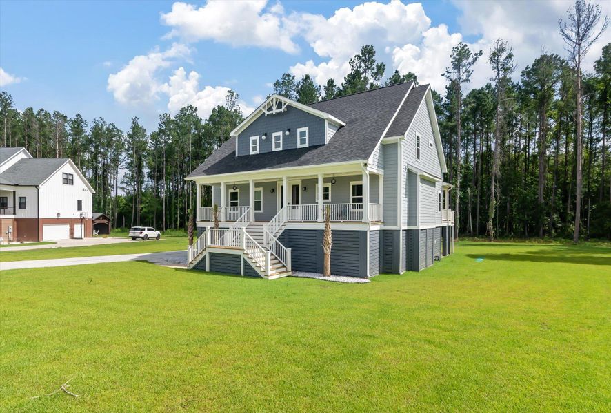 Exterior details and patio area of a home in , Moncks Corner (Image 3).