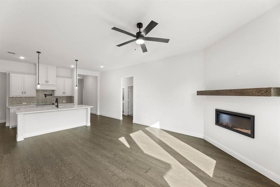 4438 Verbena-Living Room-2