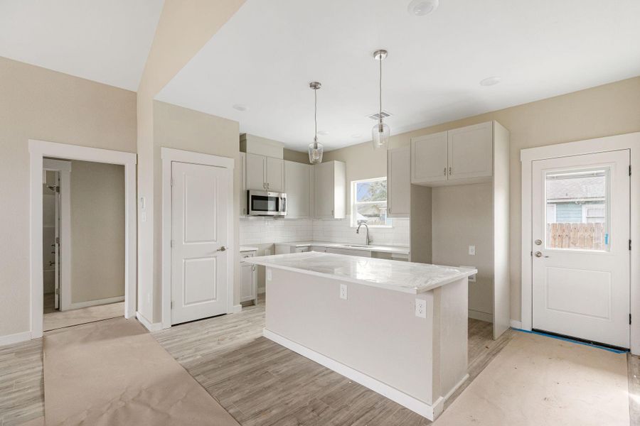 Furnished interior view inside a new home in , Bryan (Image 11).