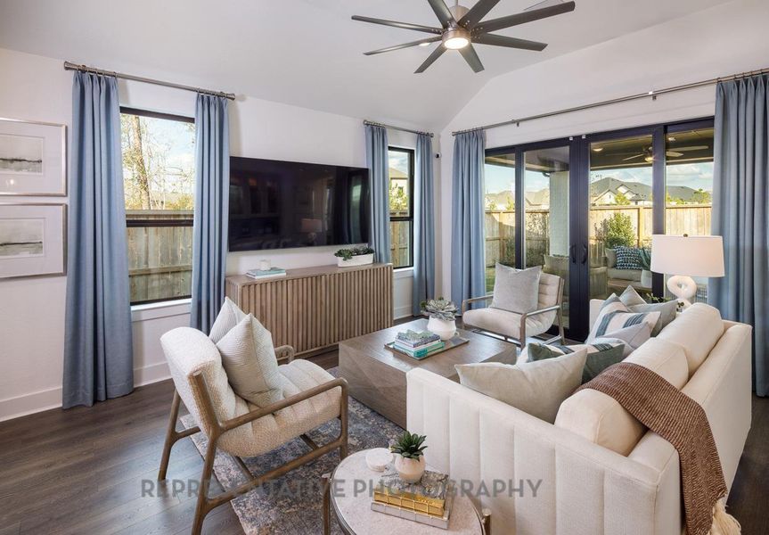 Furnished interior view inside a new home in Riceland: 50ft. lots, Mont Belvieu (Image 32).