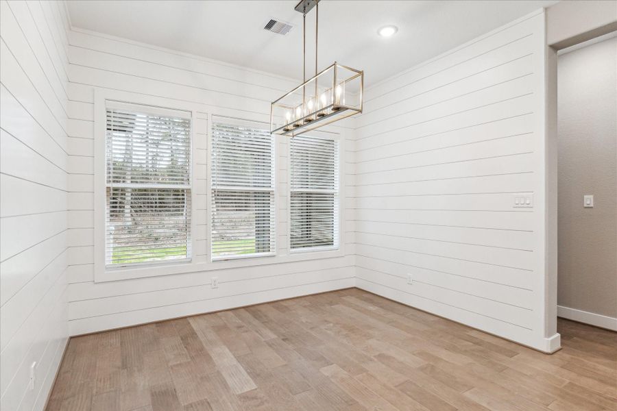 THE PICTURE SHOWN IS NOT THE ACTUAL HOME. TRINITY SIGNATURE HOMES IS BUILDING A SIMILAR FLOOR PLAN.