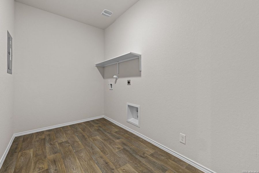 Spacious, unfurnished interior of a new home in Redbird Ranch, San Antonio (Image 22).