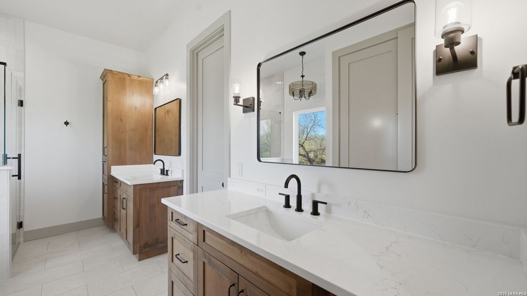 Furnished interior view inside a new home in , Seguin (Image 17).