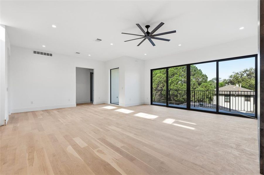 Spacious, unfurnished interior of a new home in , Dallas (Image 24).