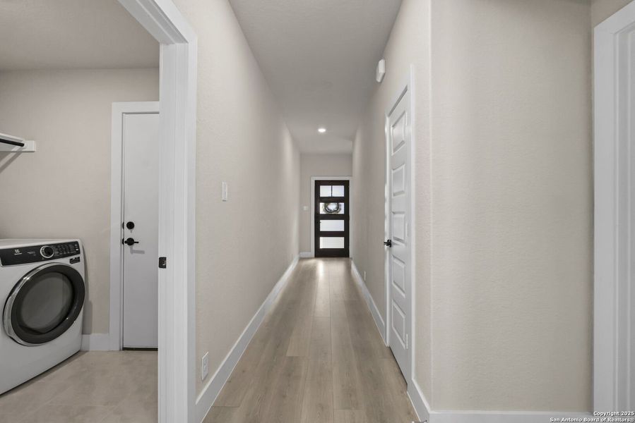 Spacious, unfurnished interior of a new home in Brookstone Creek, San Antonio (Image 26). Spacious, unfurnished interior of a new home in Brookstone Creek, San Antonio (Image 26).