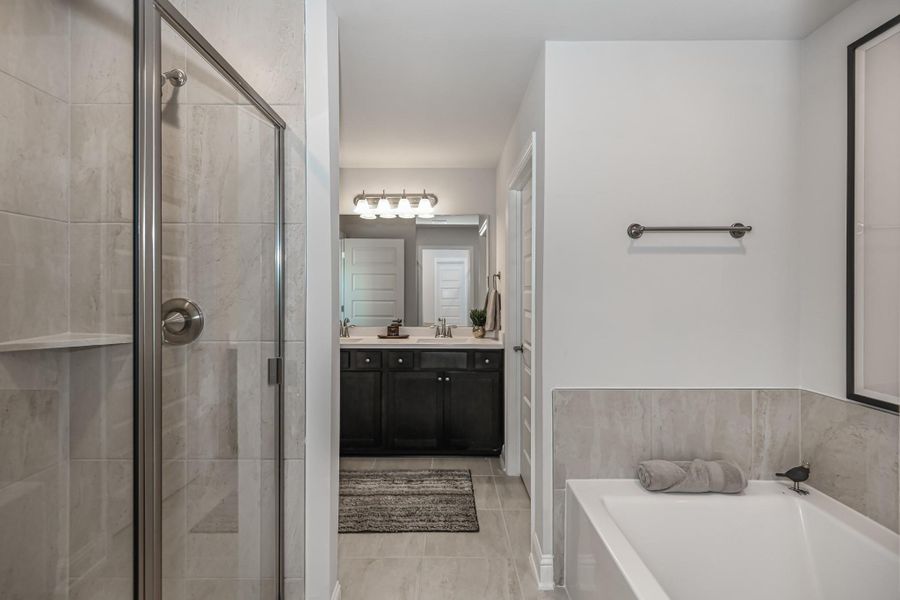 Stock photos - Colors and features may vary Stock photos - Colors and features may vary