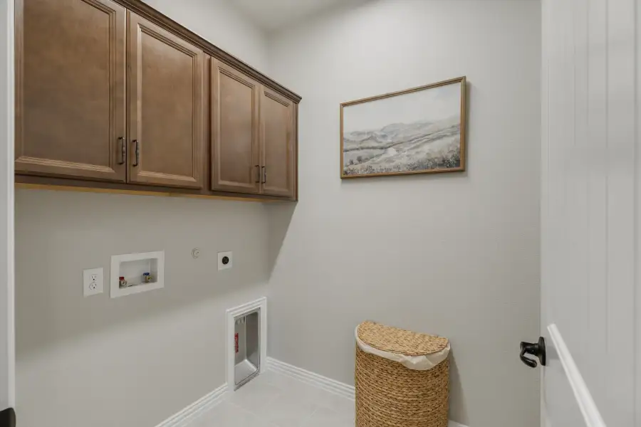 Furnished interior view inside a new home in Stark Farms, Denton (Image 10).