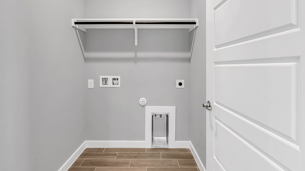 Spacious, unfurnished interior of a new home in Northwest Passage, Midland (Image 20). Spacious, unfurnished interior of a new home in Northwest Passage, Midland (Image 20).