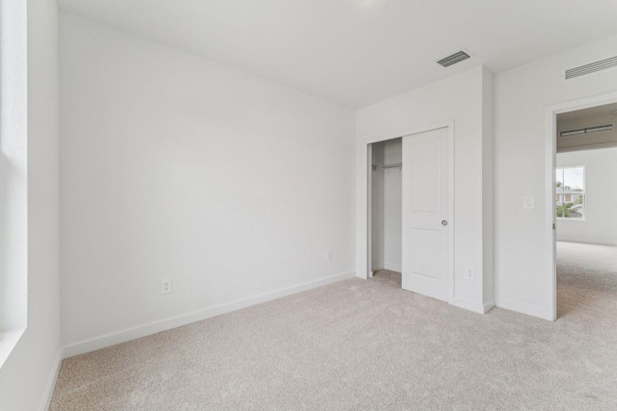 Spacious, unfurnished interior of a new home in , Fort Pierce (Image 23).