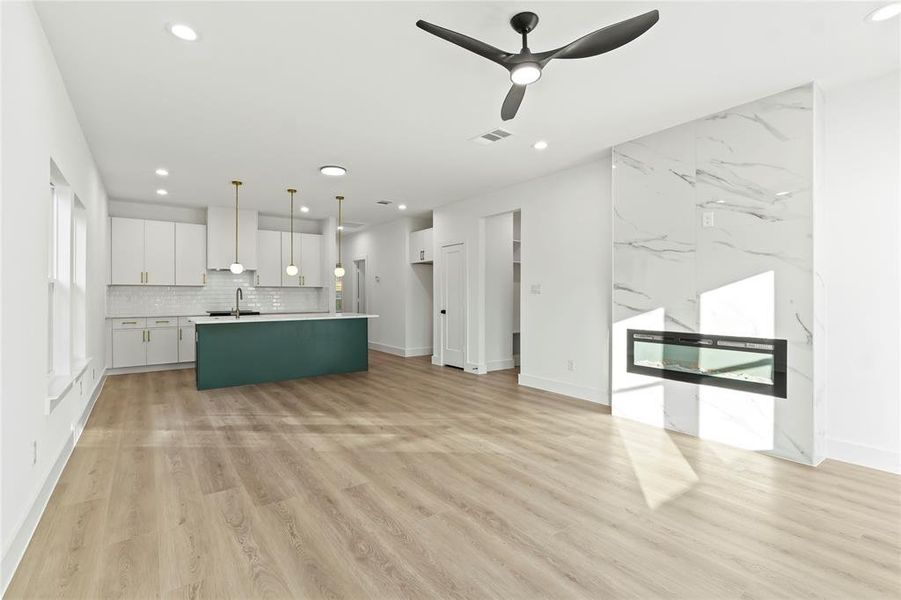 Spacious, unfurnished interior of a new home in , Dallas (Image 10).