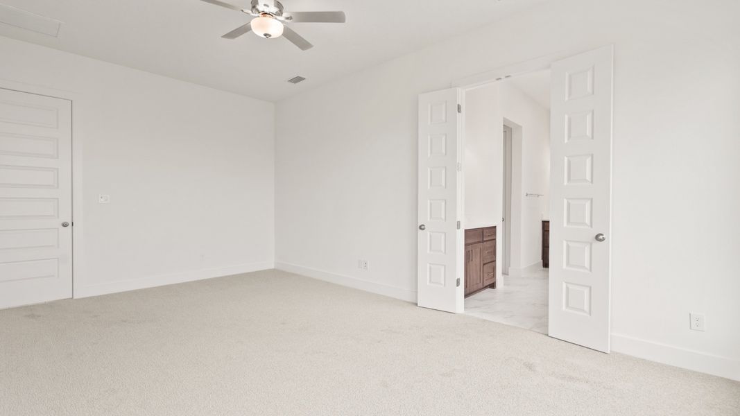 Representative unfurnished interior of a home built from the 2011F by Perry Homes in Turnleaf 50', Punta Gorda (Image 23).