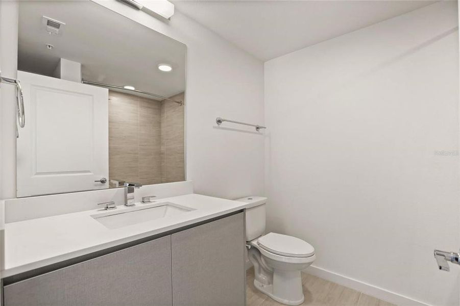 Furnished interior view inside a new home in , Orlando (Image 7).