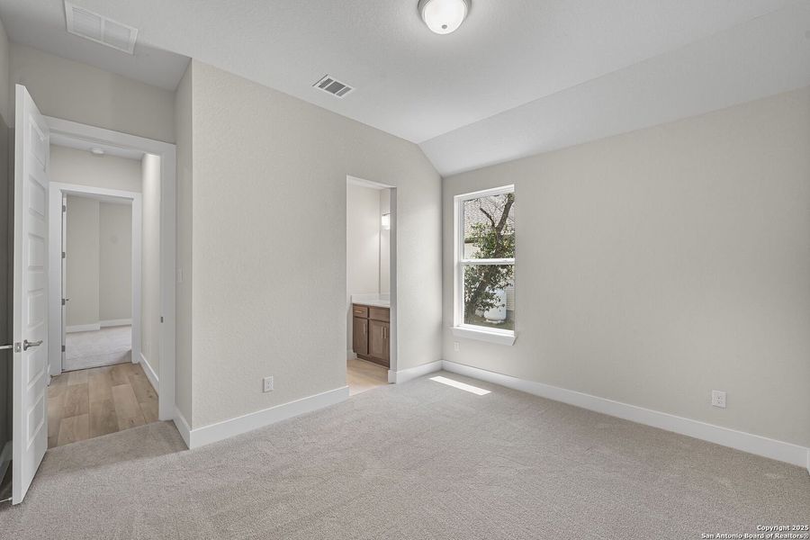 Spacious, unfurnished interior of a new home in Arbors at Fair Oaks, Fair Oaks Ranch (Image 29).