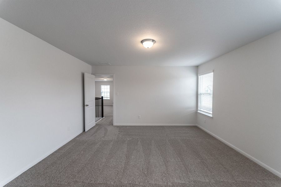 Spacious, unfurnished interior of a new home in Mesa Vista, San Antonio (Image 15).
