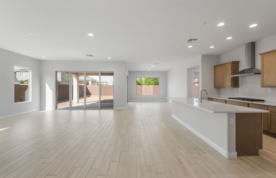 Spacious, unfurnished interior of a new home in Artisan at Asante, Surprise (Image 18).