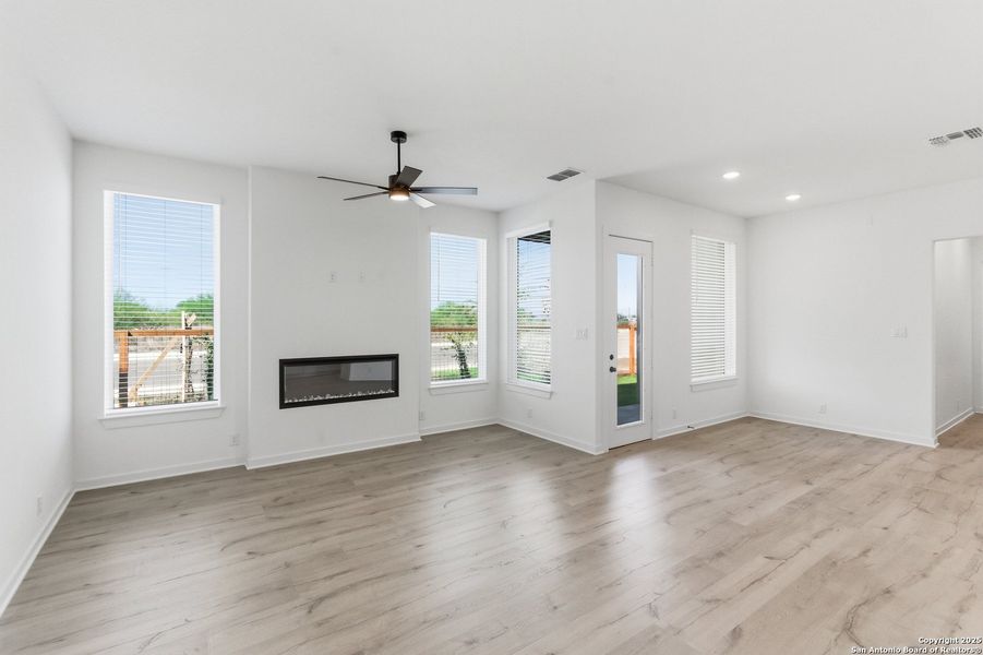 Spacious, unfurnished interior of a new home in The Crossvine – Garden Homes, Schertz (Image 15). Spacious, unfurnished interior of a new home in The Crossvine – Garden Homes, Schertz (Image 15).