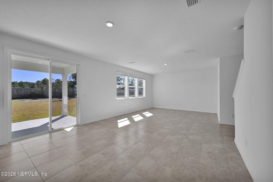Spacious, unfurnished interior of a new home in Hyland Trail, Green Cove Springs (Image 13).