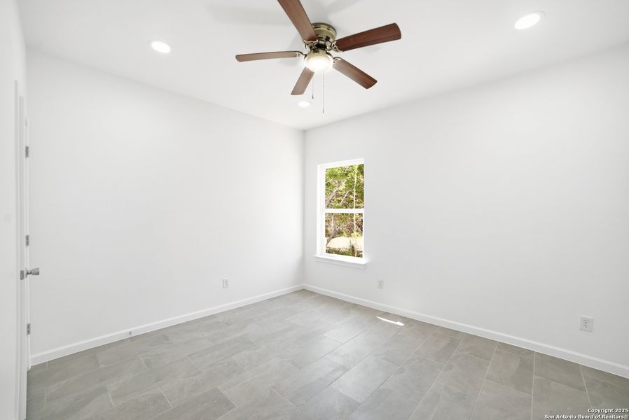 Spacious, unfurnished interior of a new home in , Lakehills (Image 30).