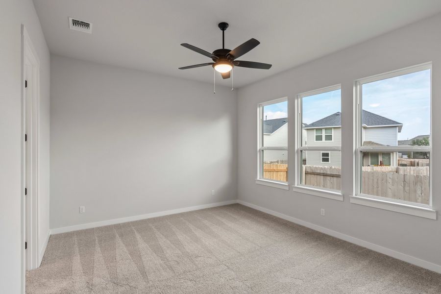 Spacious, unfurnished interior of a new home in Lariat, Liberty Hill (Image 30).