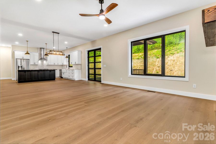 Spacious, unfurnished interior of a new home in , Fairview (Image 41).