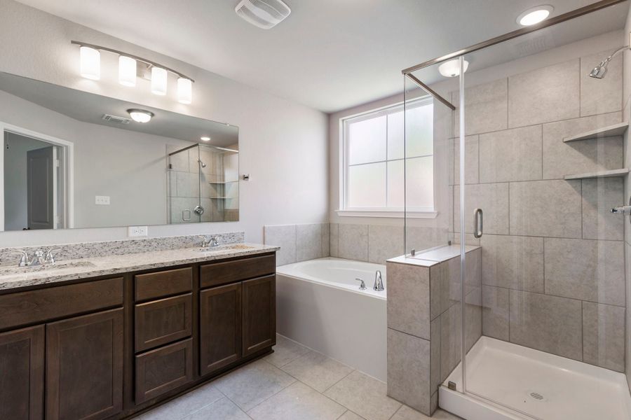 Furnished interior view inside a new home in Arroyo Ranch, Seguin (Image 8).