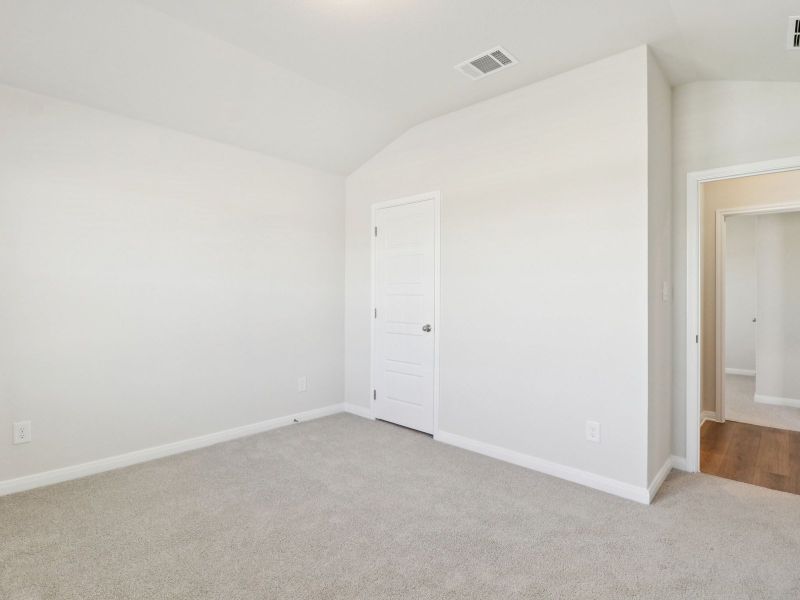 Spacious, unfurnished interior of a new home in Fox Falls, Boerne (Image 27).