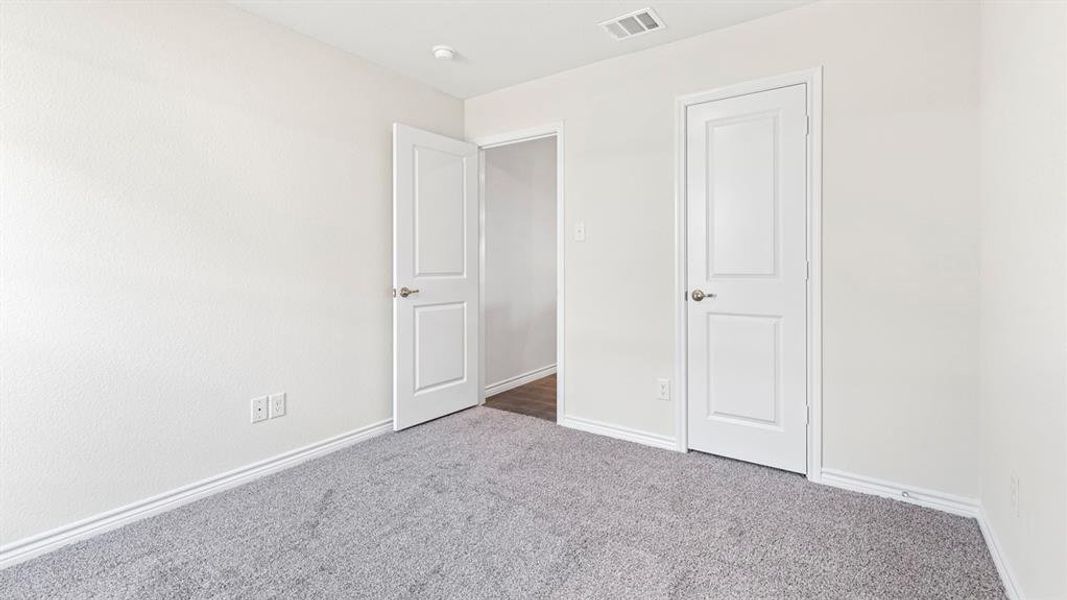 Spacious, unfurnished interior of a new home in Bel Air Village, Sherman (Image 25).