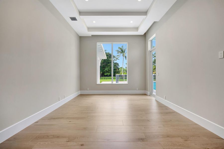Spacious, unfurnished interior of a new home in , Palm Beach Gardens (Image 24).